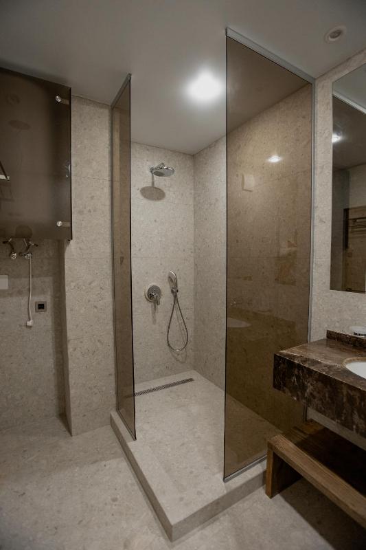 Deluxe Double Room image 3