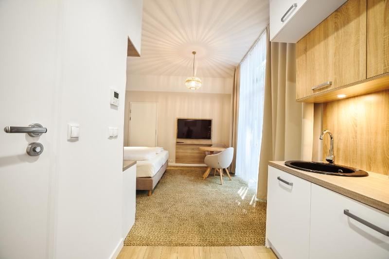 Superior (ground floor) image 4