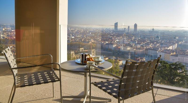 Suite with City View image 3