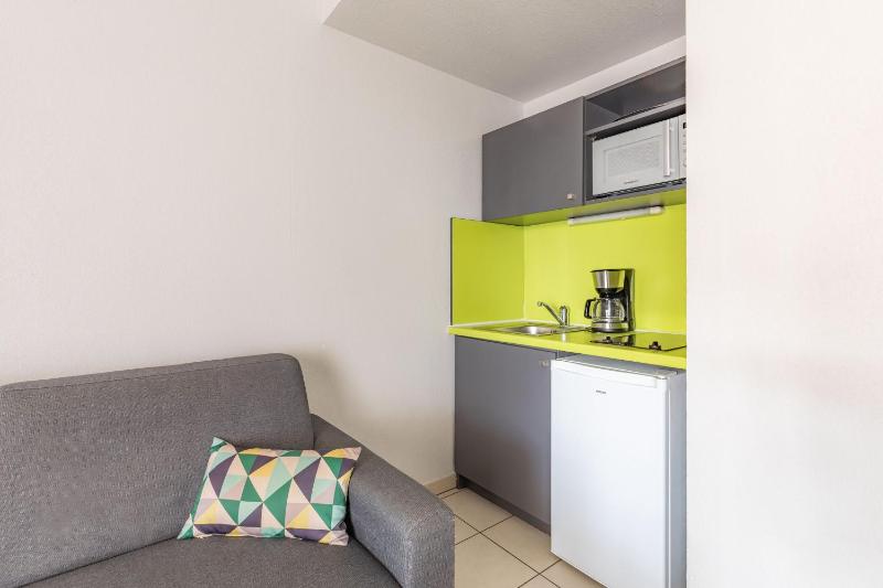 One-Bedroom Apartment image 4