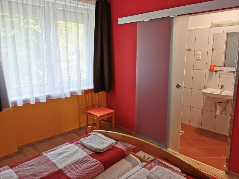 Double Room image 4