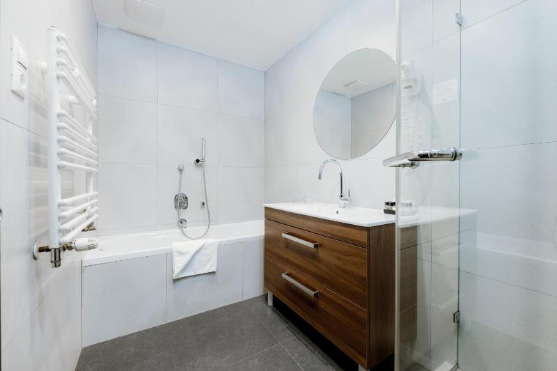 Two-Bedroom Apartment with Spa Access (4 People) image 4