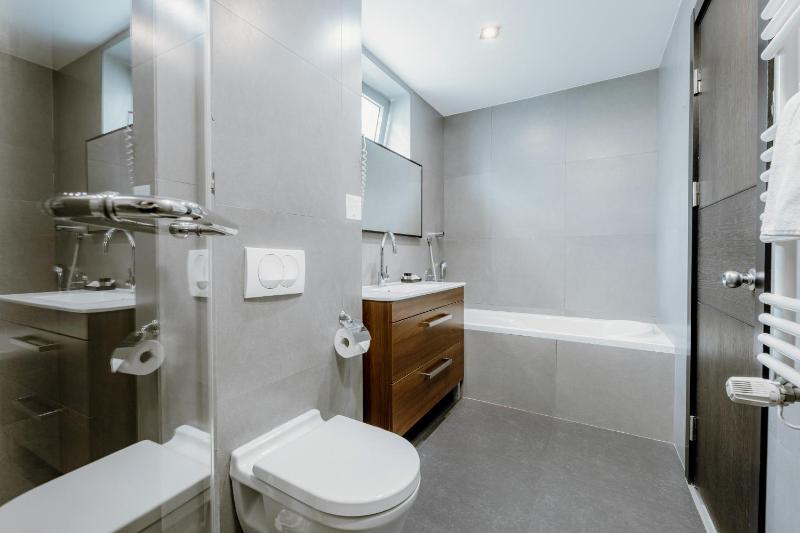 One-Bedroom Apartment with Spa Access for 2 people image 3