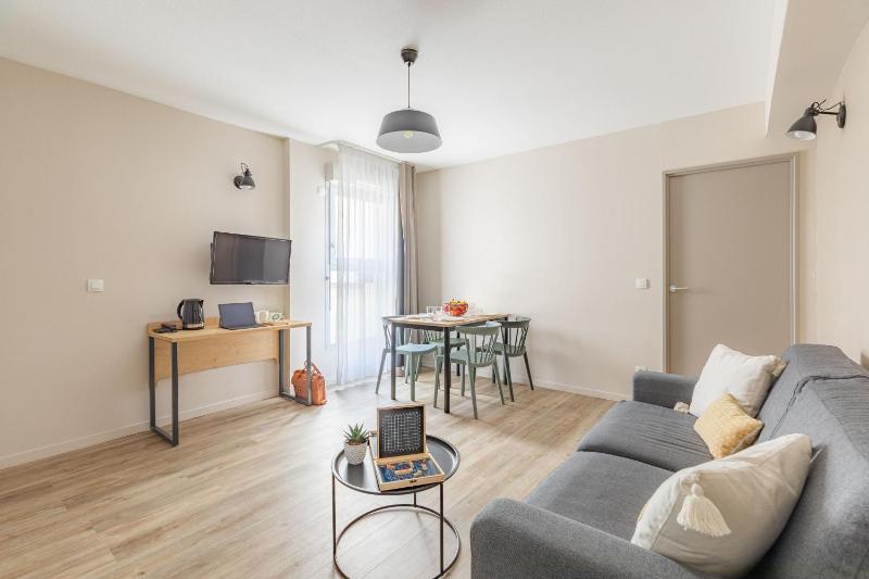 One-Bedroom Apartment image 4