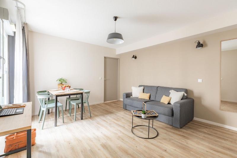 One-Bedroom Apartment image 3