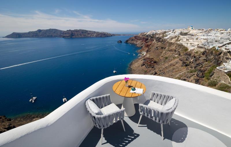 The Gardener's Petit House with Caldera View  image 1