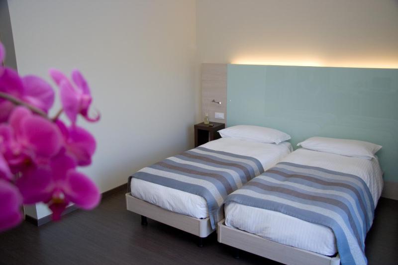 Standard Double or Twin Room with Garden View image 3
