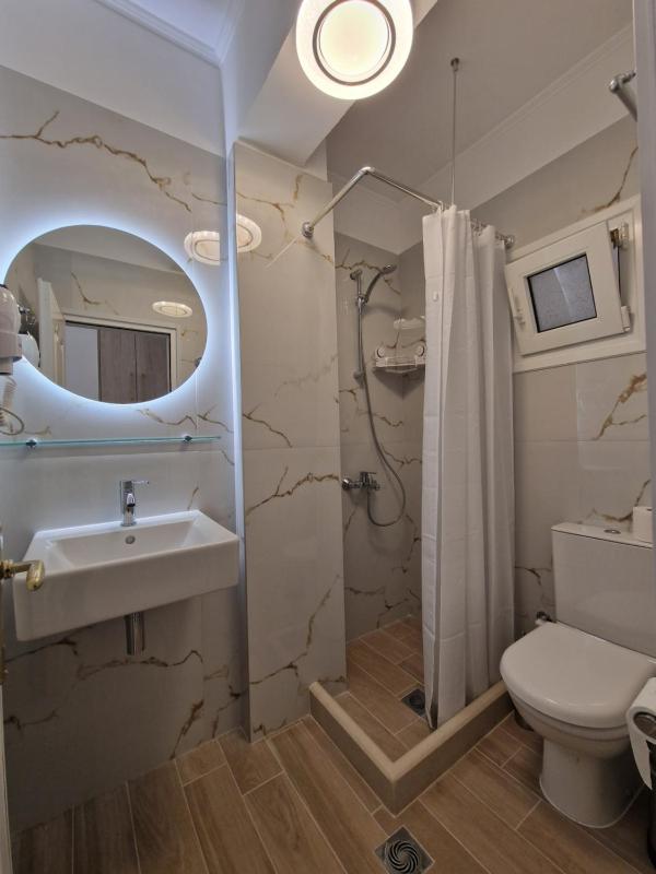 Deluxe Triple Room image 4