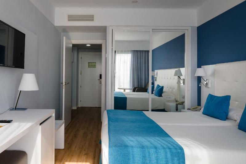 Double or Twin Room with Sea View (2 adults) image 4