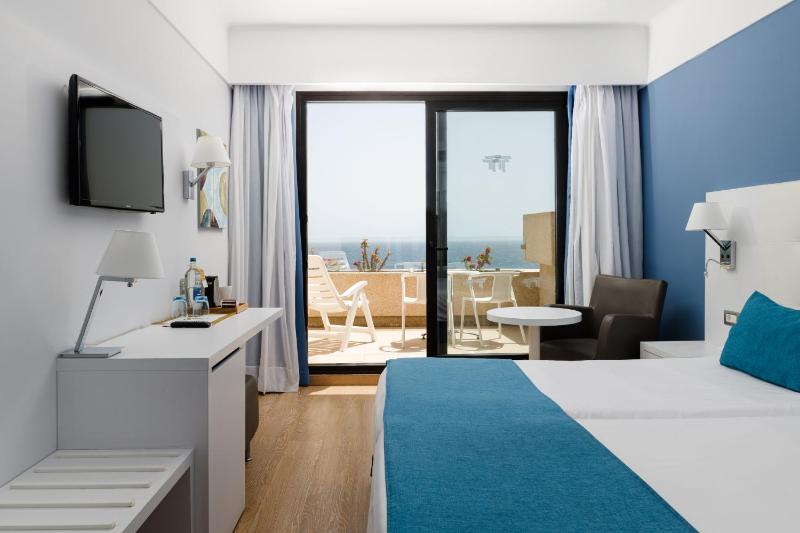 Superior Double Room with Sea View (2 Adults) image 1
