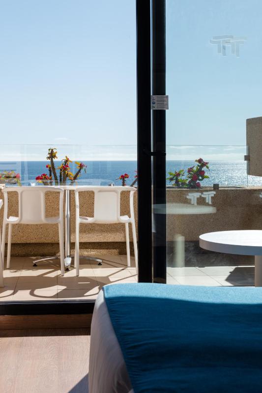 Superior Double Room with Sea View (2 Adults) image 3