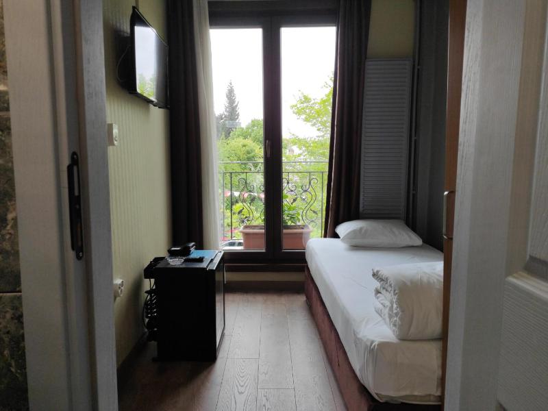 Standard Single Room image 3