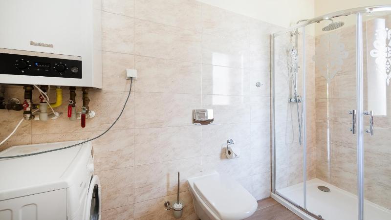 One-Bedroom Apartment with Mountain View image 4