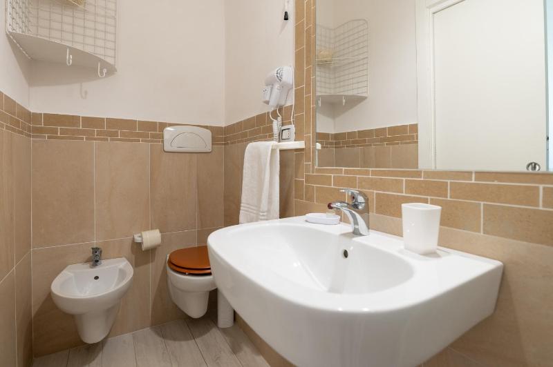 Single Room (1 Adult) image 3
