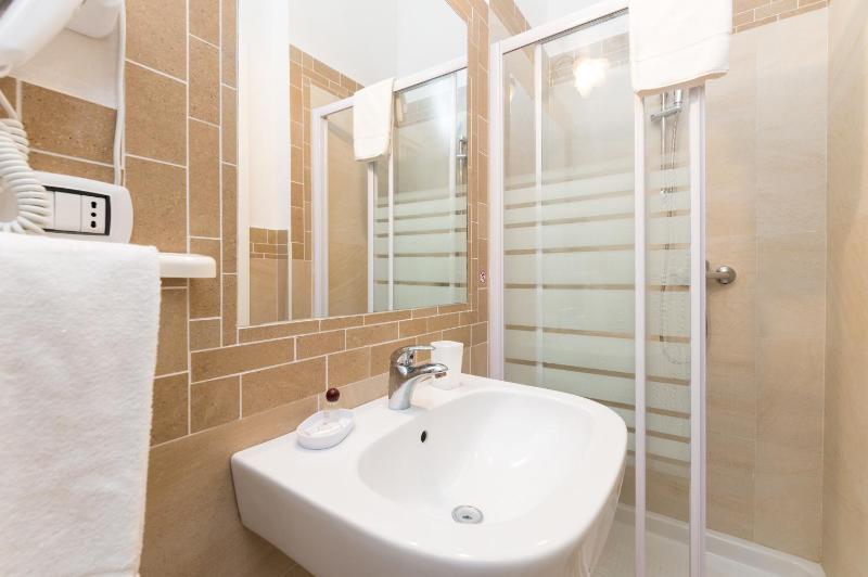 Single Room (1 Adult) image 4