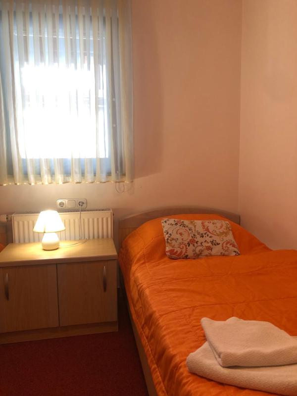 Single Room image 3