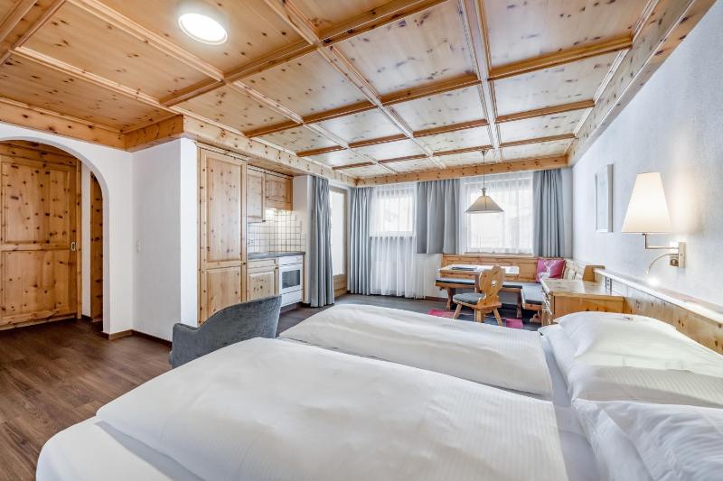 Large Double Room image 1