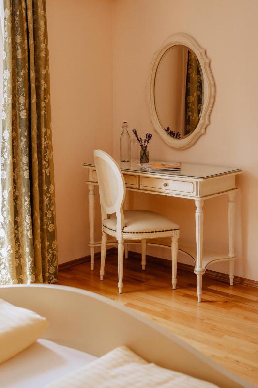 Economy Double Room image 2