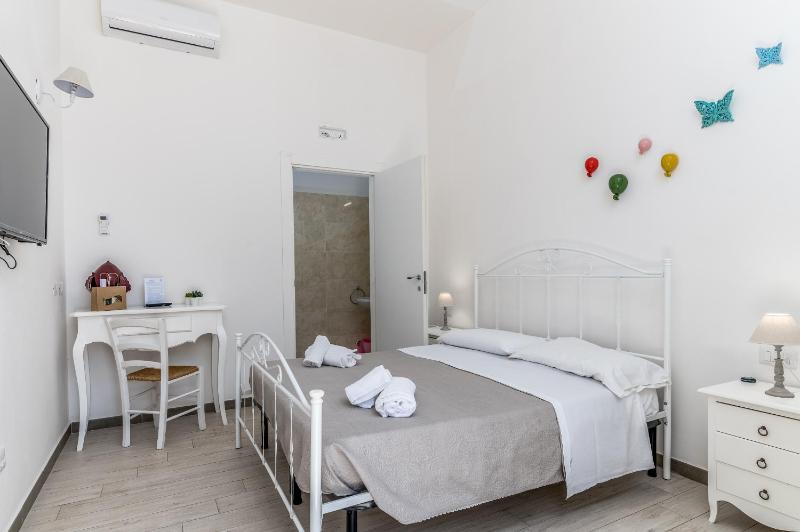 Superior Double Room image 3