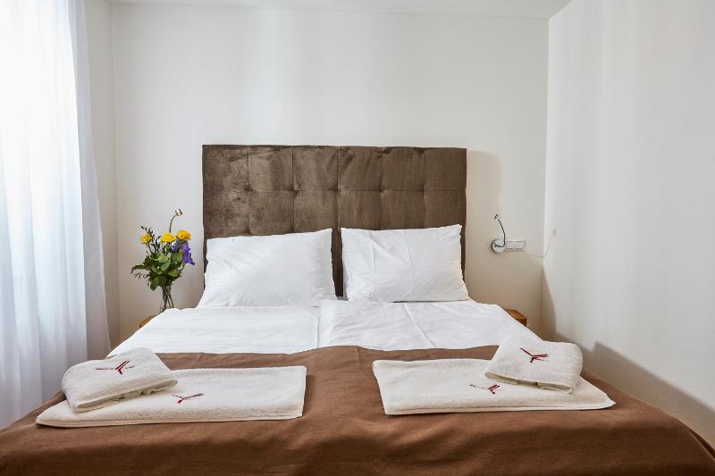 One-Bedroom Apartment image 4