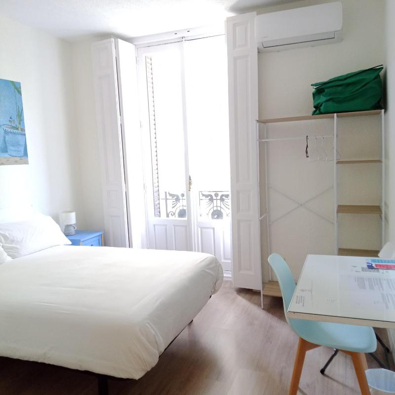 Double Room image 4