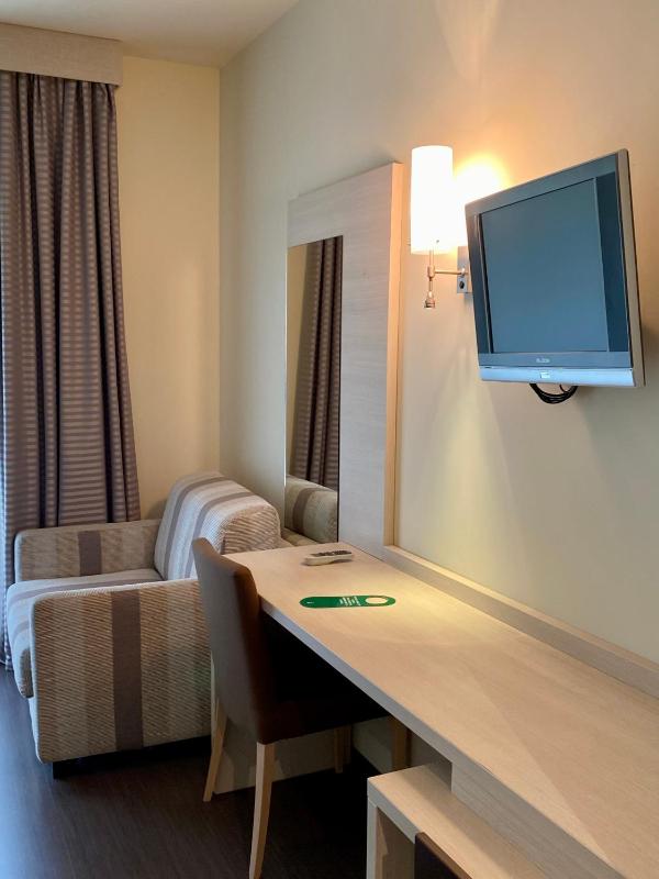 Superior Double or Twin Room with Lake View image 4