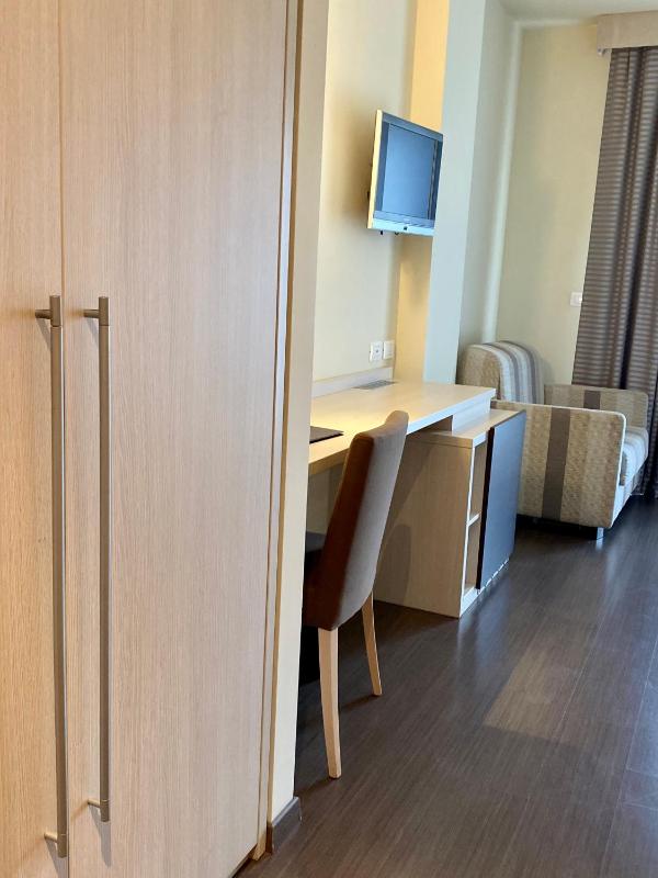 Superior Double or Twin Room with Lake View image 3