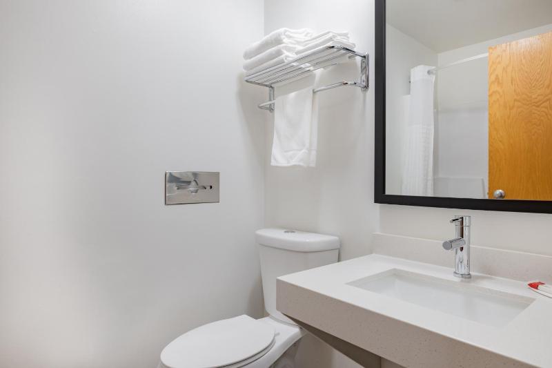 Queen Room with Two Queen Beds - Non-Smoking - Pet Friendly image 3