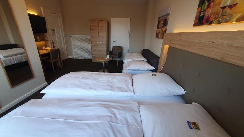Triple Room image 3