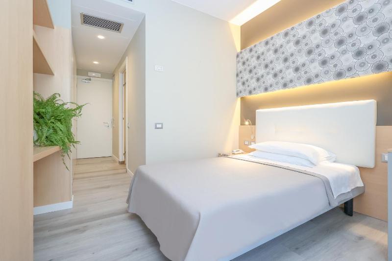 Deluxe Double Room with Bath image 4