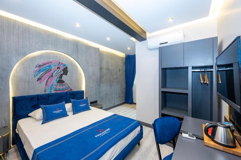 Double or Twin Room image 4