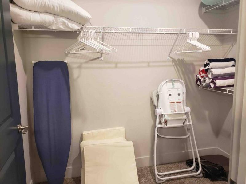 Monument Resort like amenities with King bd Qn bd Garage Fast WiFi Sleeps - image 36