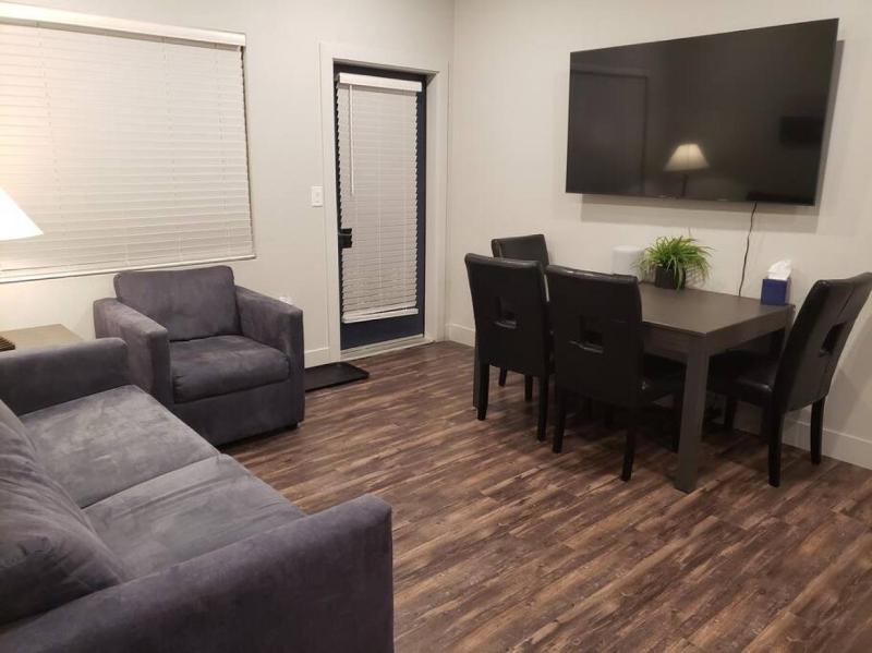 Monument Resort like amenities with King bd Qn bd Garage Fast WiFi Sleeps - image 35