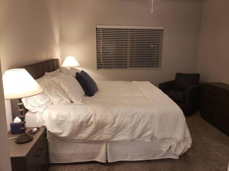 Monument Resort like amenities with King bd Qn bd Garage Fast WiFi Sleeps - image 7