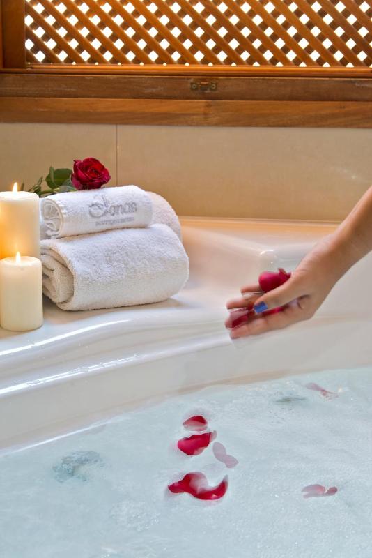Suite with Spa Bath image 3