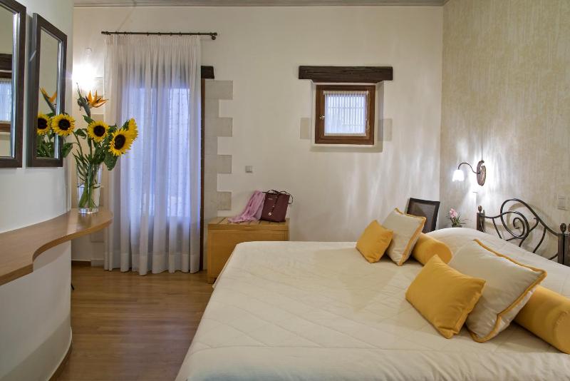 Double Room - Ground Floor image 4