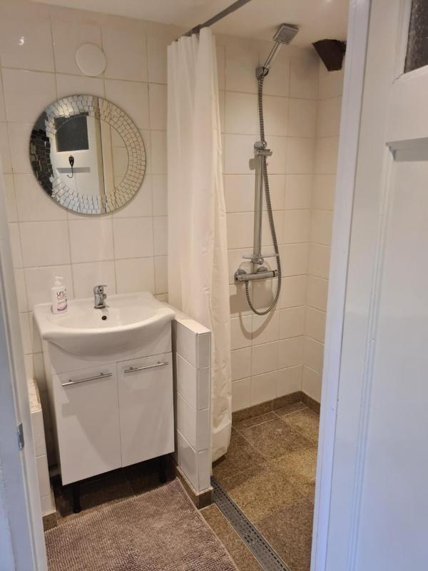 Deluxe Two-Bedroom Apartment image 1