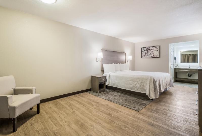King Room - Non-Smoking image 4