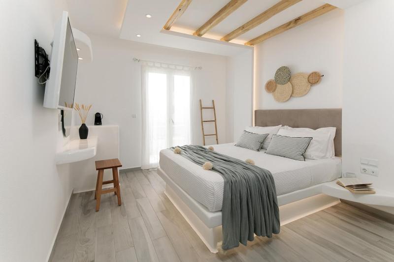 Deluxe Double Room image 1