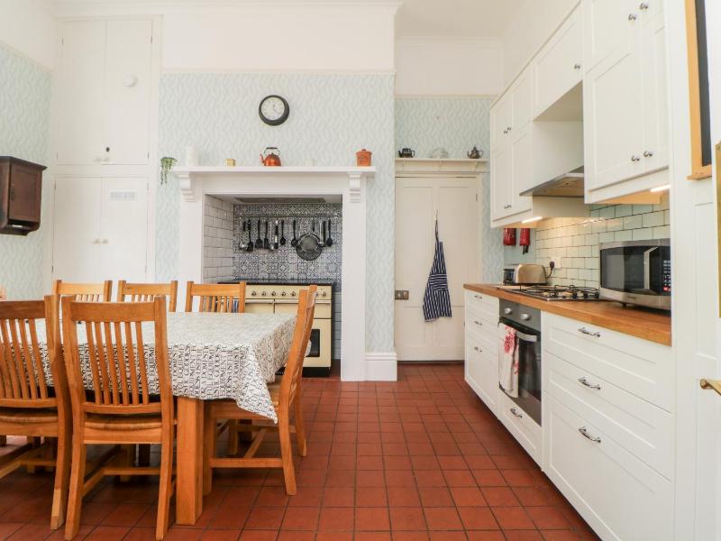Holcombe House - image 6