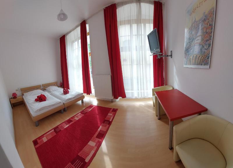 Twin Room image 2