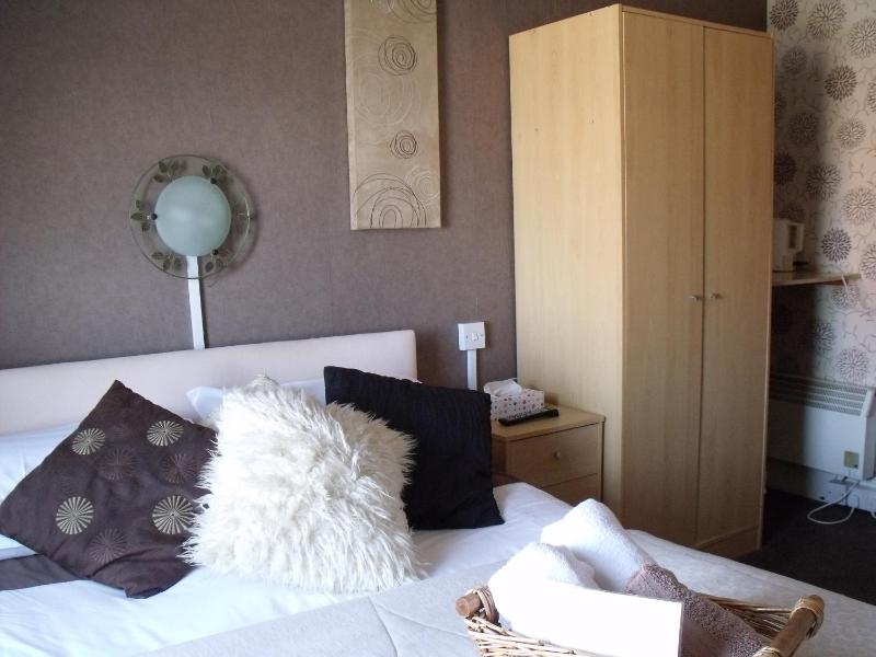 Budget Double Room image 4