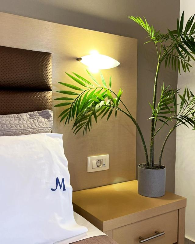 Superior Triple Room with Sea View image 1