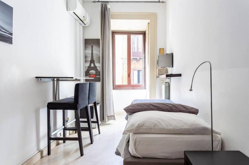 Small Twin Room image 1