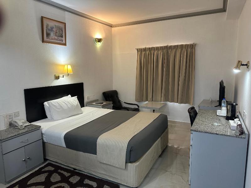 Standard Double or Twin Room image 1