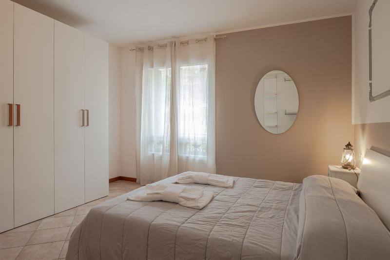 One-Bedroom Apartment image 4