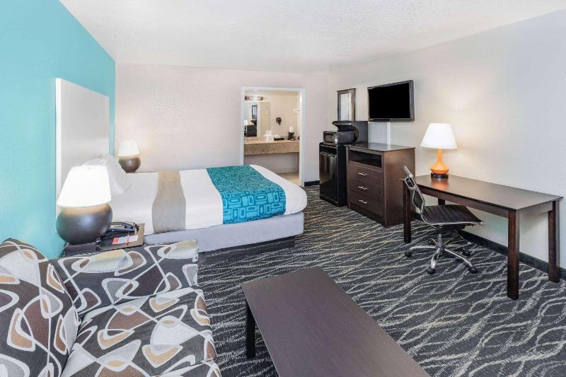 Howard Johnson by Wyndham Houston Hobby Airport - image 46