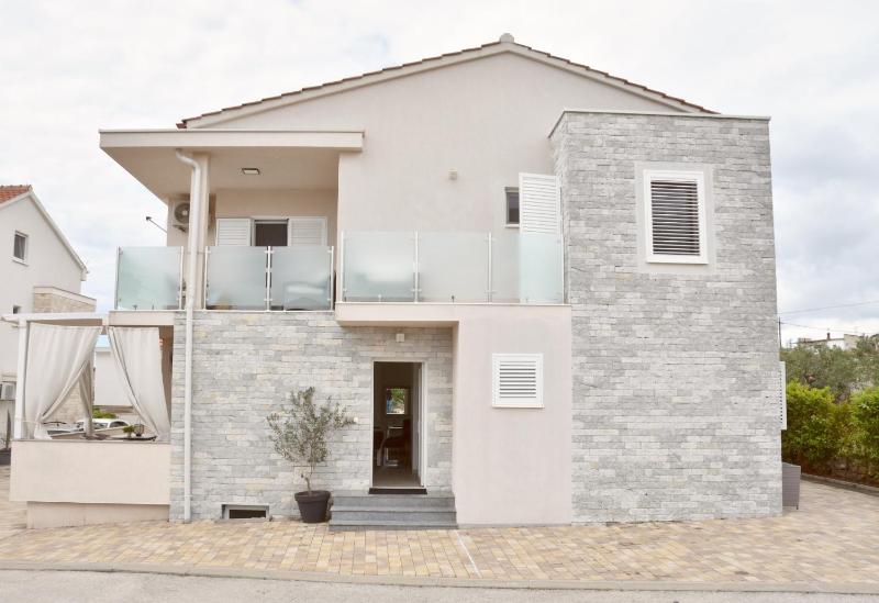 Apartment with Terrace image 2