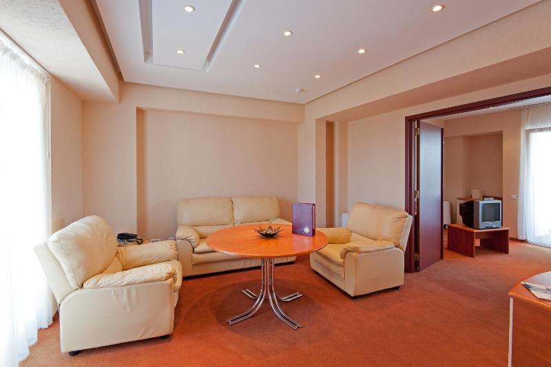 Junior Suite (2 Adults + 2 Children) image 4