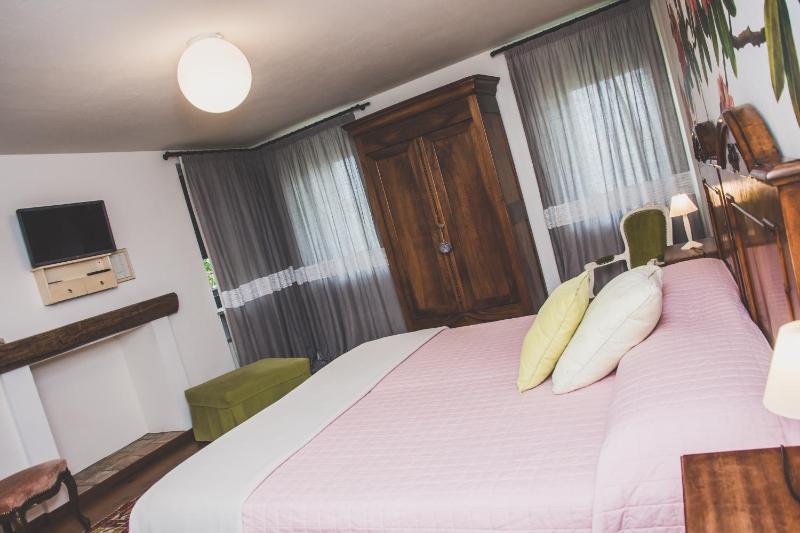 Double or Twin Room with Bathroom image 2